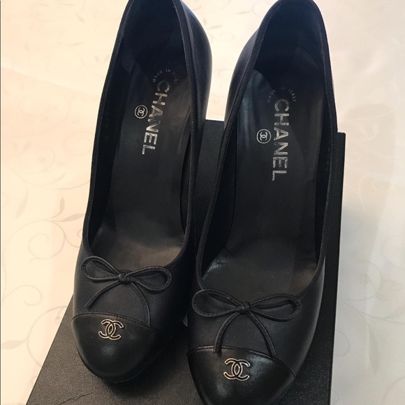 Chanel Dark Navy Blue Pump with Black Toe 39.5 - Picture 2 of 8